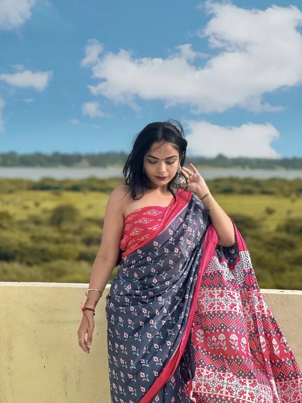 HANDICRAFT_WOMEN'S_Ikkat_PRINT_PURE_SOFT_COTTON_SAREE_WITH_BLOUSE_PIECE_With_Blouse_Piece